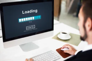 5 señales de que tu PC necesita mantenimiento urgente 1 imagen de un ordenador cargando muy lento